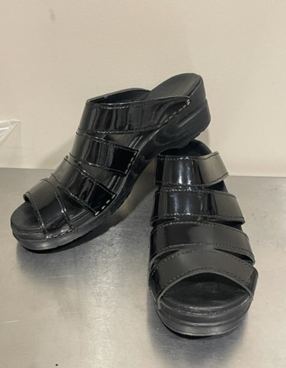 Dansko Women Black Patent Leather Comfortable Sandal Shoe Size 9.5